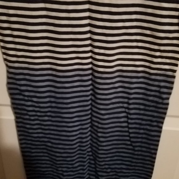 Dress. - Picture 2 of 6